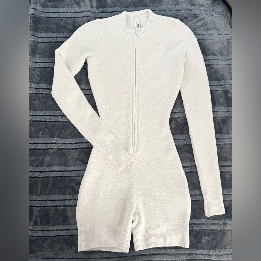 Skims Light Cozy Onesie - Marble - Picture 3 of 6